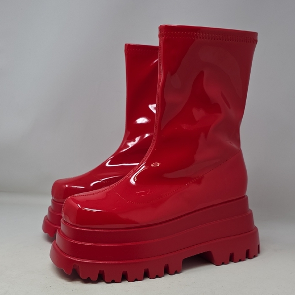 Azalea Wang Tiered Platform Sleek Red Women'sBoots Rush Red Size 8